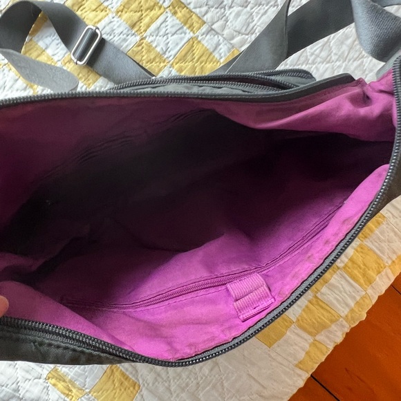 Baggalini crossbody purse, grey green and Fuscia interior. - Picture 3 of 5